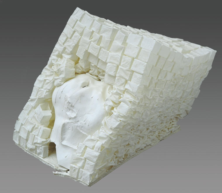 《2014》35x35x50cm，陶瓷，2014年