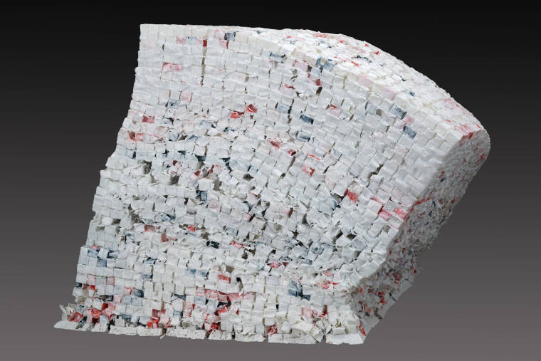 《2015》121x110x90cm，陶瓷，2015年