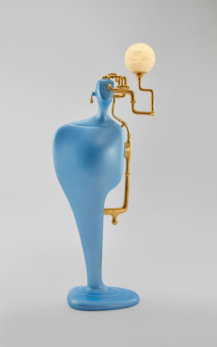 《月光人》（落地灯） 220x80x50cm   不锈钢   烤漆 贴金  LED   2021年