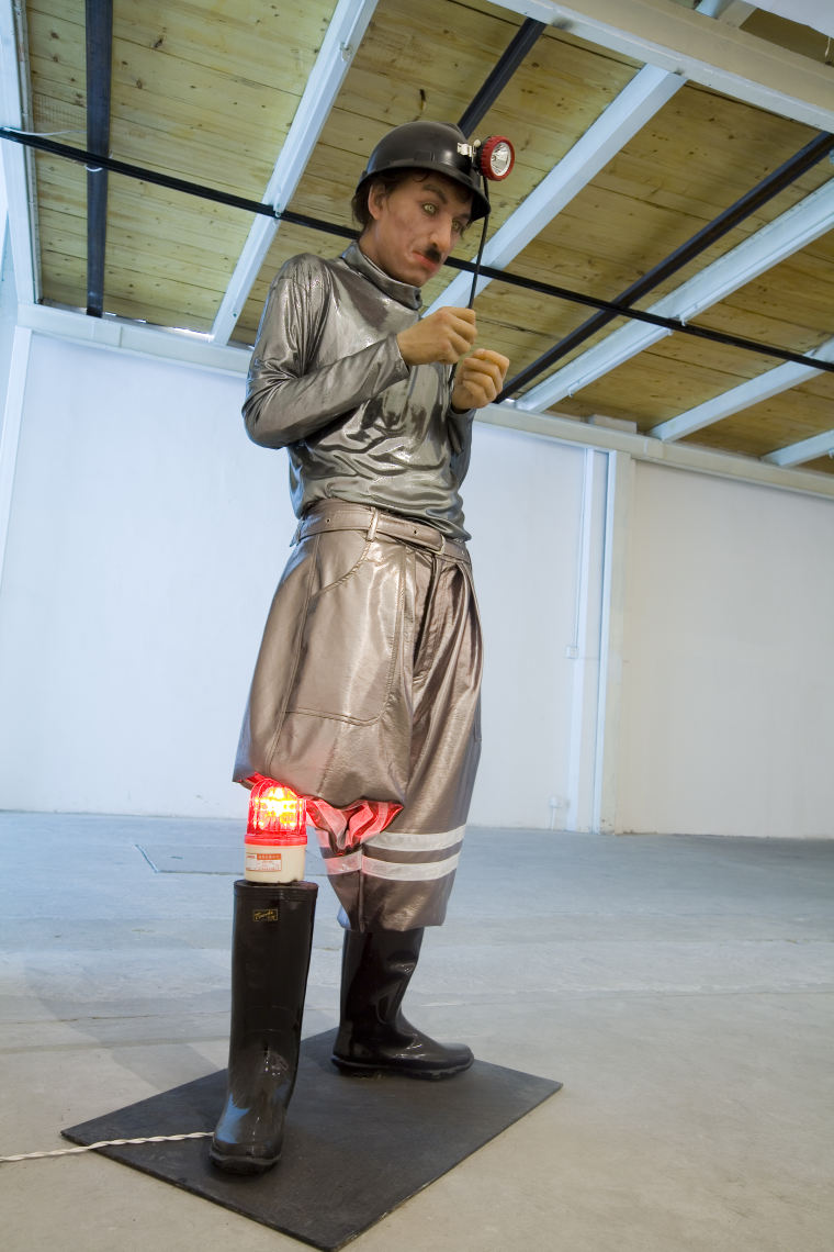 2008  《X-后视盲区NO.17》 . 玻璃钢、硅胶 176×55×51cm