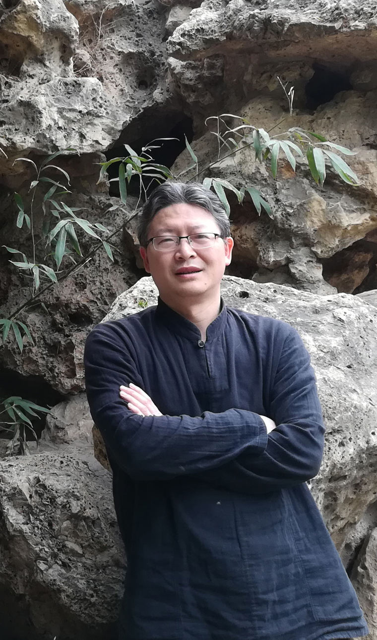 黄胜个人照片