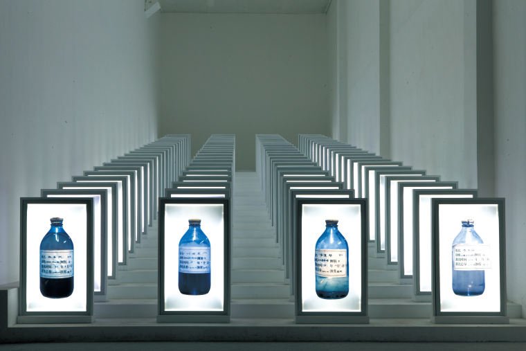 2008 《X-后视盲区NO.15》   100×75×88cm灯箱 100×75×88cm