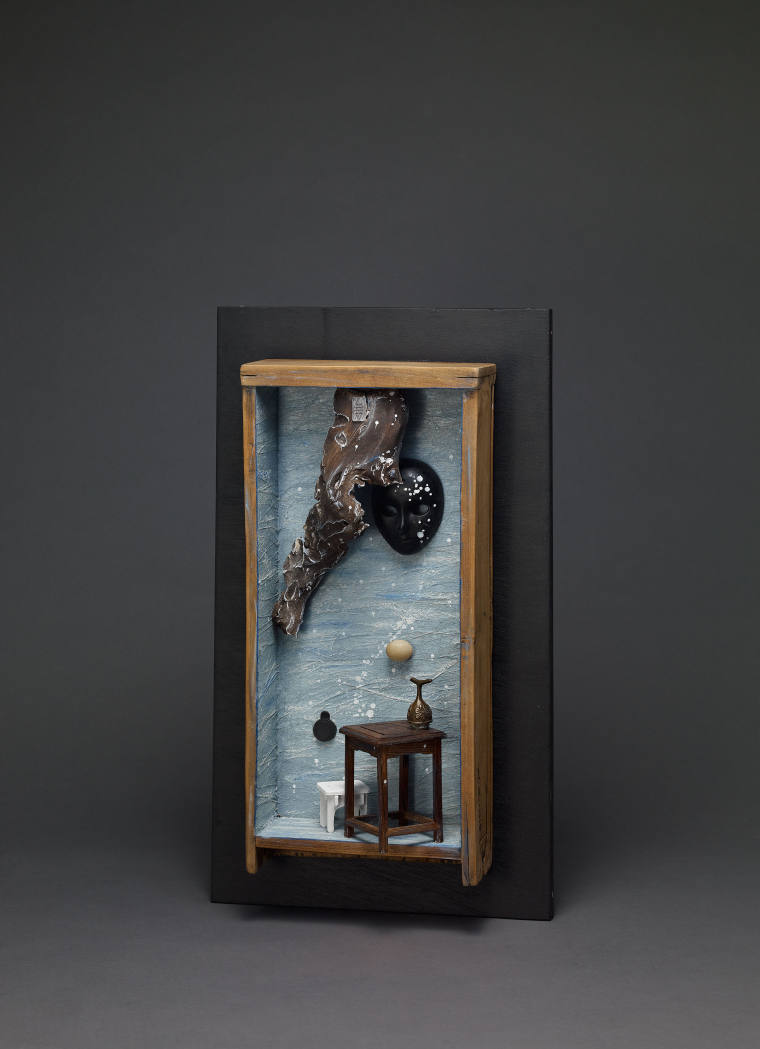 陈庆庆 《2018面具》（人有脸，树有皮）42x20x11cm,2014